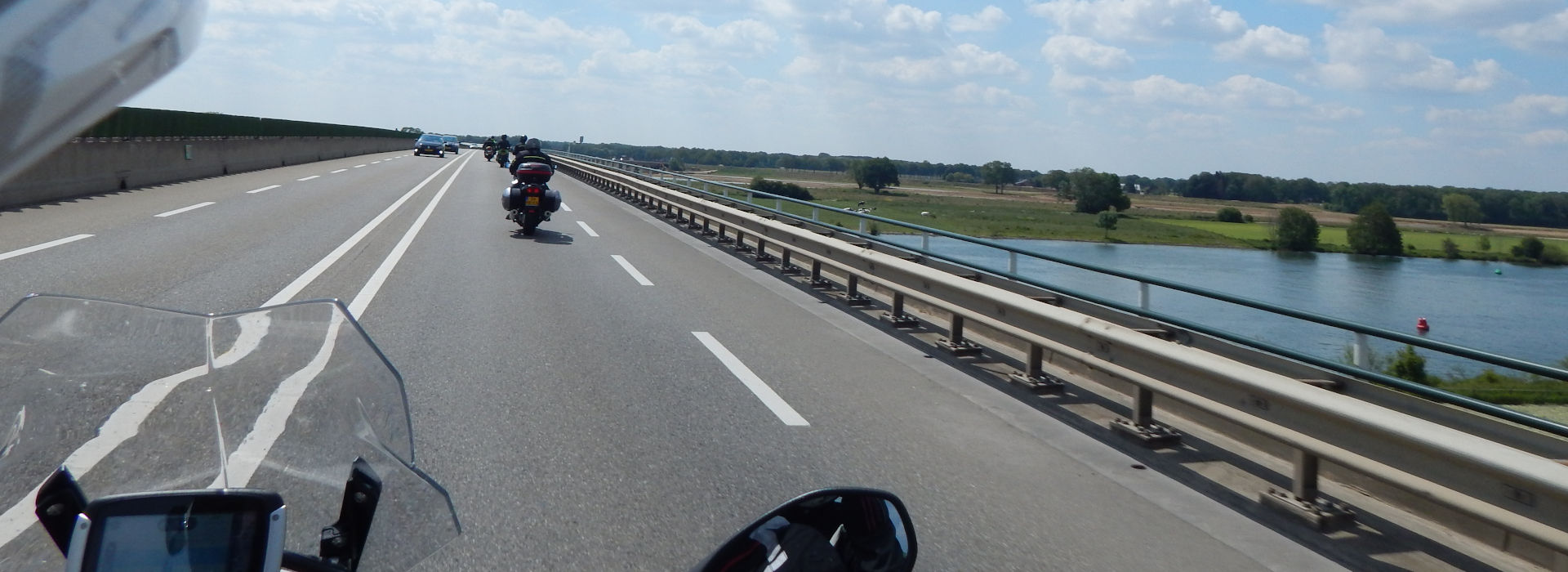 Motorrijbewijspoint Nijmegen belt jou